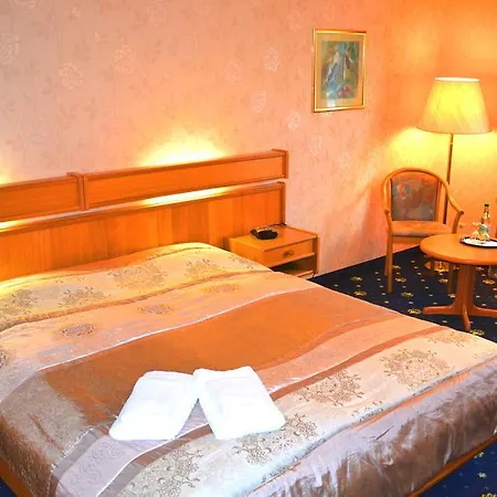 Hotel Zum Goldenen Hirsch 3*