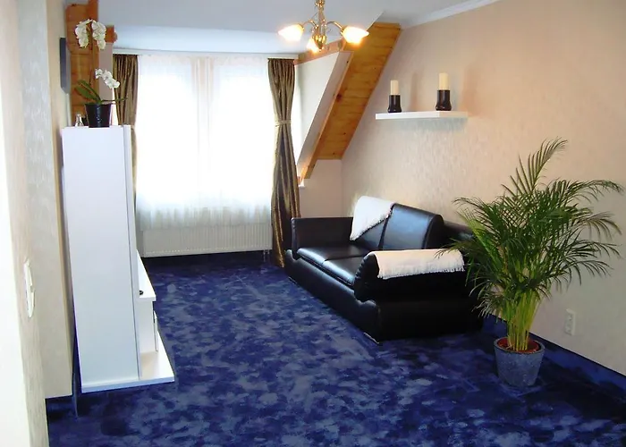 Zum Goldenen Hirsch Hotel 3*