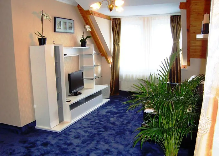 Zum Goldenen Hirsch Hotel 3*