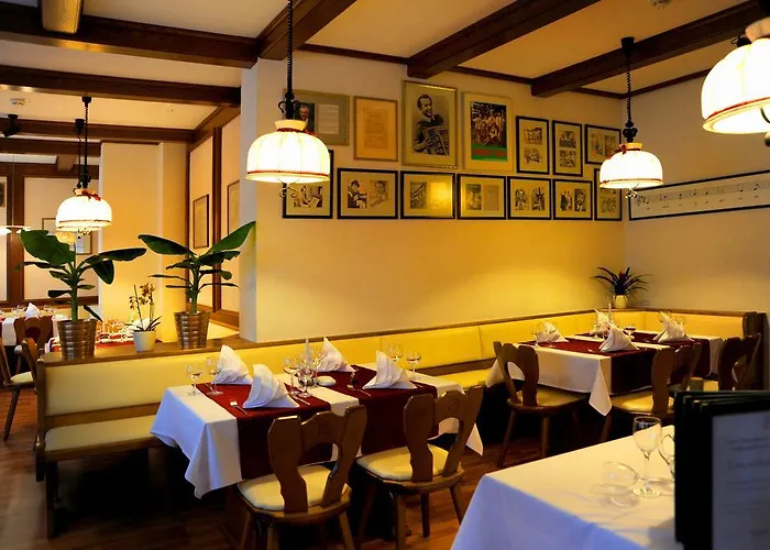 Zum Goldenen Hirsch Hotel 3*